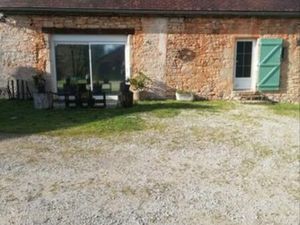 Maison en pierre rénovée sans travaux Cuzance avec jardin