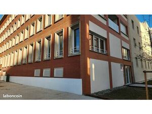 Bureau partagé dans centre paramédical