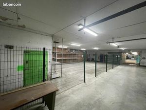 Local industriel 1 141 m²