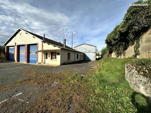 Local 705 m² LE MAYET DE MONTAGNE