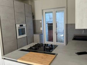 Maison plateau avec cour et garage