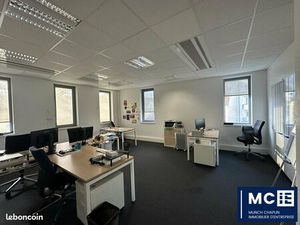 Bureaux 607 m²
