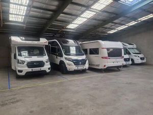 Parking  Garage  Emplacement Location box camping car caravane remorque camion