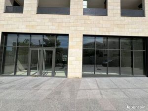 Local commercial 202 m²