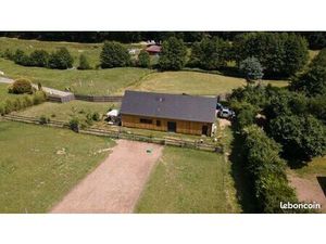 Maison récente Terrain presque 1 hectare