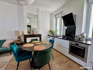 Bordeaux Tourny  très bel immeuble rénové  5 appartements cadastrés