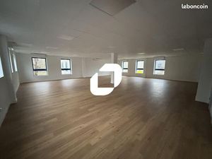 Bureau 150 m²