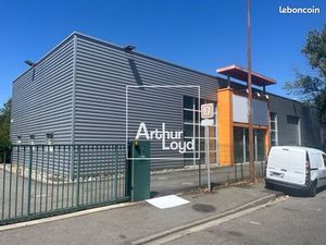 Local industriel 378 m²