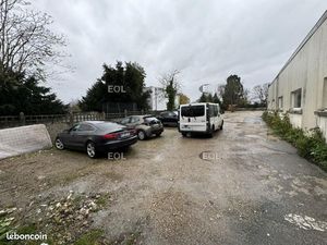 Local d'activité 240 m²