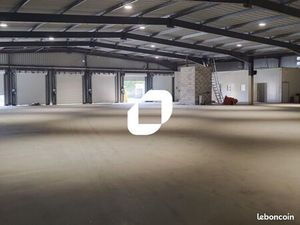 Local d'activité 2 407 m²