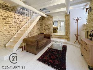 Maison de ville en parfait état de 83m2 de 4 pièces avec terrasse et garage