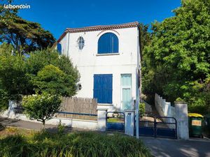 2 Pièces en sous-sol La Baule centre : 15m² (2×7 5m²) + sanitaire 2 5m² + placard 2 5m²  q