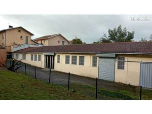 A louer un local de 280 m2 pour un entrepôt de stockage ou une location artisanale