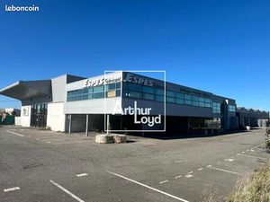 Local commercial 1 321 m²