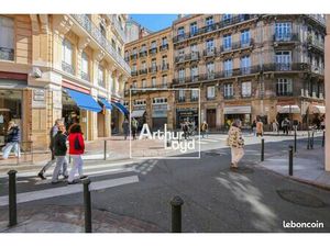 Local commercial 268 m²