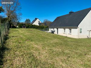 Hôpital-Camfrout-Maison contemporaine de plain-pied -4 chambres– 102 m² – Terrain clos 959