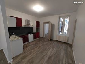 Apparemment 3 chambre avec cour