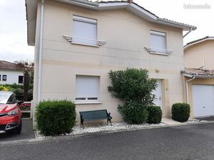 Mérignac Capeyron maison de 82 m²  3 chambres  claire  calme avec cuis. Meublée