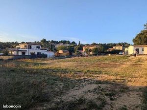 Terrain 553 m² constructible PàP