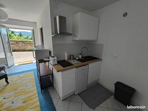 Studio calme  rénové et avec vue