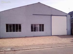 Entrepot 410 m2 à 25 km d'Orléans