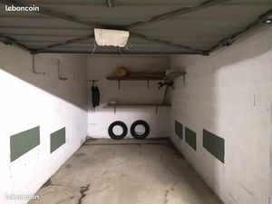 Garage box fermé 14 m2 environ de particulier à particulier Merci