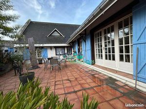 Maison 7 pièces 236 m²