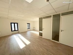 Bordeaux hôtel de ville bureaux climatisés 81 m²