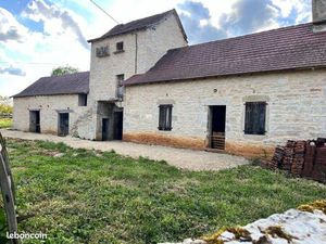Maison en pierre à finir de rénover - 150m2 habitables sur 11000m2 de terrain - Lacapelle-