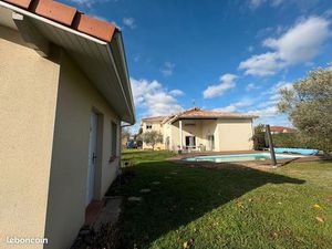 Villa de 2007 avec piscine et pool house en TBE