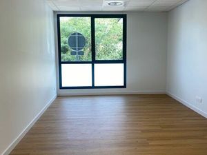 Bureau neuf de 23 m2 en RDC avec accès PMR  salle d’attente …