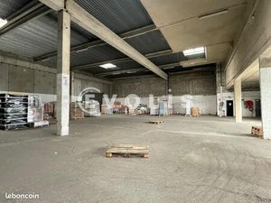 Local industriel 5 996 m²