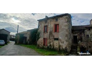 Maison de village avec deux granges