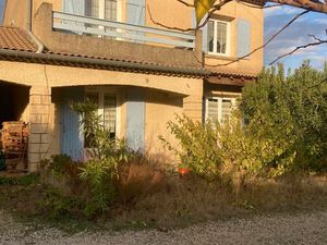 Maison traditionnelle de 103 m2 avec grande terrasse  garage sur 680 m2 de jardin piscinab