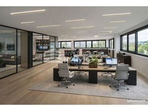 Bureau 200 m²