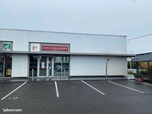 Local commercial neuf 230m2 parking