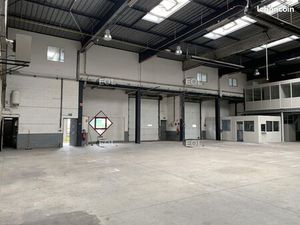 Local industriel 764 m²