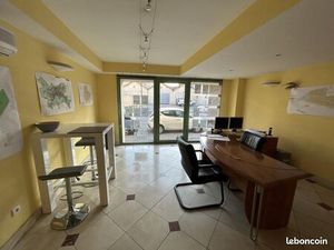 Local commercial 658 m²