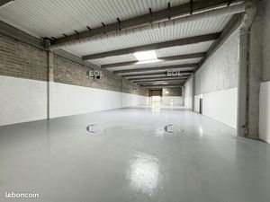 Local d'activité 880 m²
