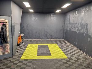 Local commercial sur voie rapide