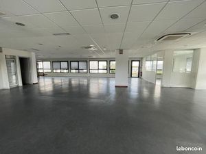 Bureau 200 m²