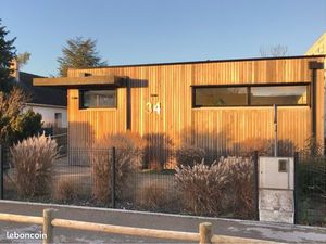 Bureau dans cabinet médical