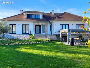 Propriété 10 pièces 213 m²