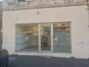 Local commercial Victor-Hugo