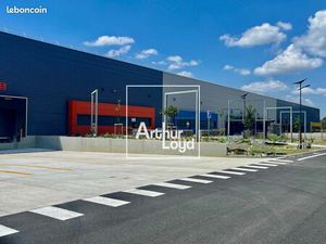 Local logistique 6 714 m²