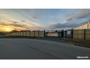 Garde-Meuble & Box de Stockage - Accès Drive 24h/24 - Port Jérôme Besoin de place ? Stocke