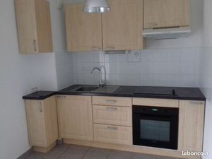 Béziers  derrière Auchan  F2 récent avec terrasse