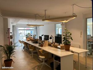 Bureau dans espace de coworking