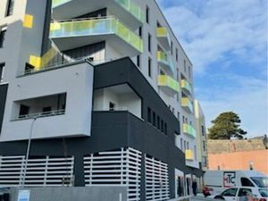 Bureaux 100 m² – Port de Brest – Lumineux – Balcon – Parking