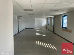 Local industriel 660 m²